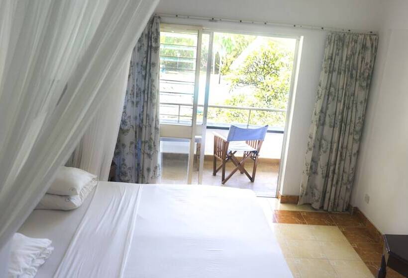 اتاق استاندارد با چشم‌انداز باغ, Reef Hotel Mombasa