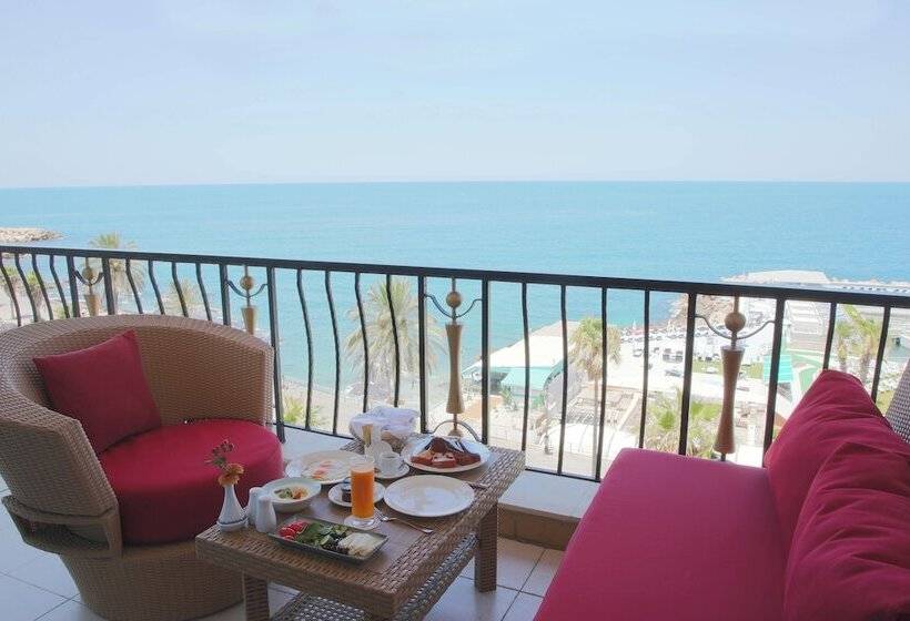 سوئیت با چشم‌انداز, Riviera Hotel Beirut