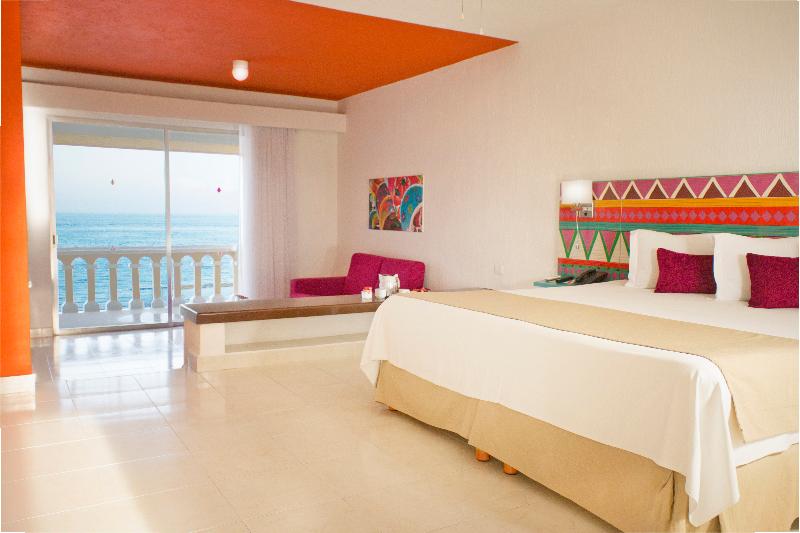 Tengerre Néző Junior Suite, All Ritmo Cancun Resort & Water Park