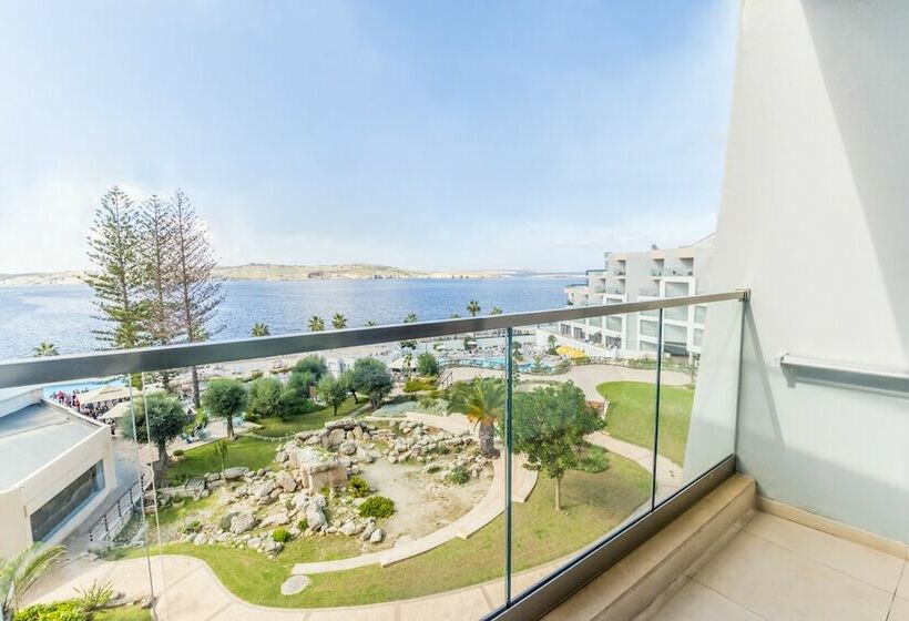 Triple Room Sea View, Doubletree by Hilton Malta
