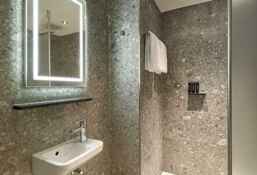 Номер Deluxe, Clayton Hotel Amsterdam American