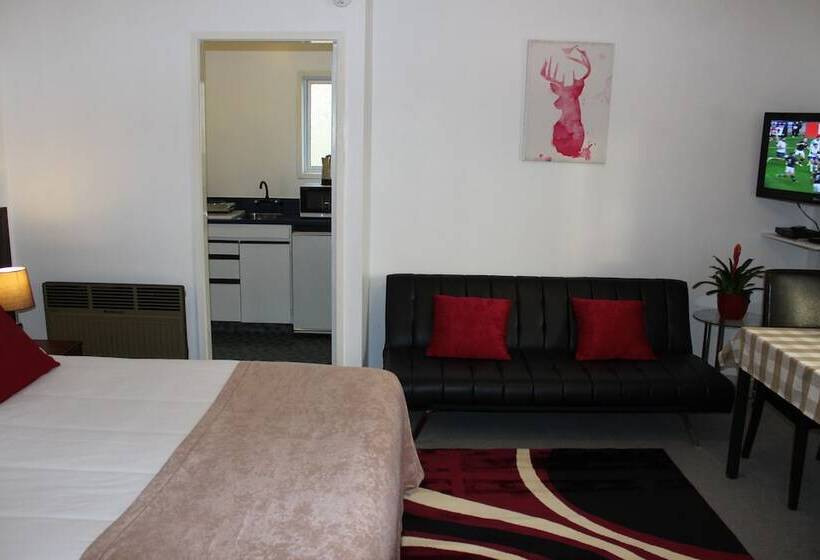 Студия Стандарт, Cedar Lodge Motel Hamilton
