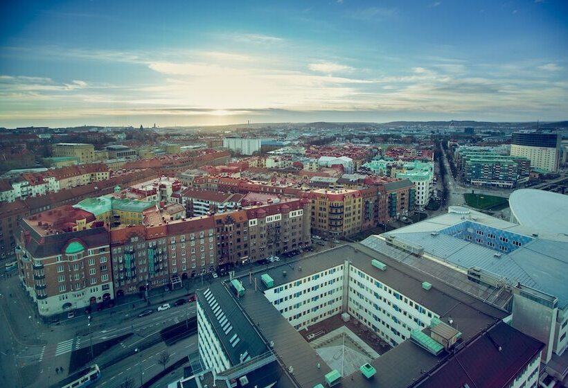 Полулюкс, Gothia Towers & Upper House