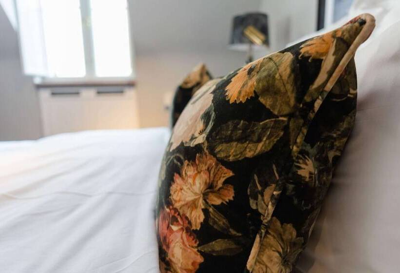 Quarto Basic, Mj's