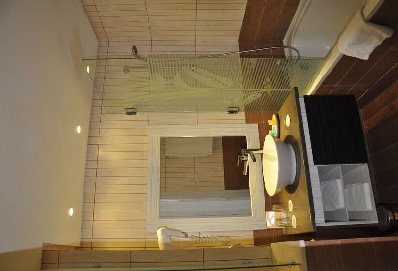 标准间, Paradis Palace