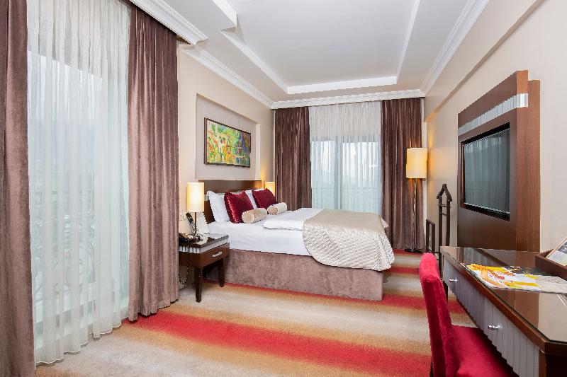 اتاق خانوادگی, Almira Hotel Thermal Spa & Convention Center