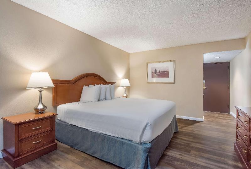 اتاق استاندارد با تخت بزرگ, Surestay Plus Hotel By Best Western Reno Airport