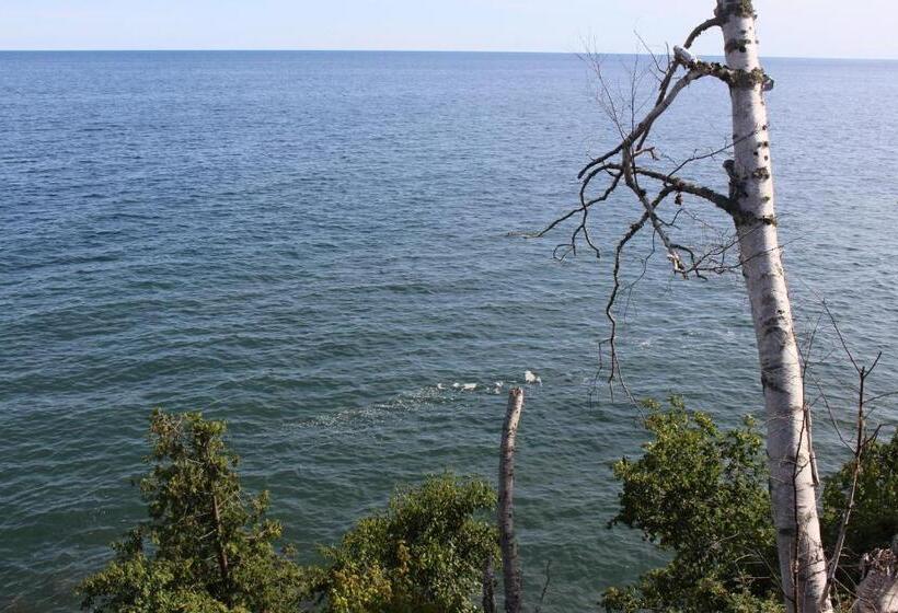 Стандартный Номер Кровать Кинг, Cliff Dweller On Lake Superior