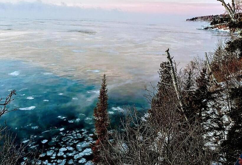 Номер Стандарт 2 Двуспальные Кровати, Cliff Dweller On Lake Superior