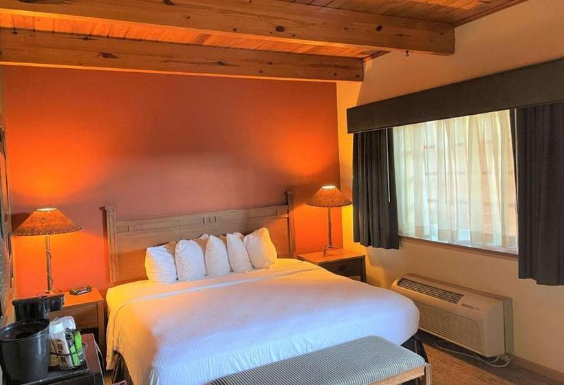 带大床的标准间, Crossroads Hotel And Event Center