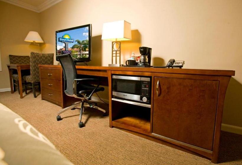 غرفة بريميوم, Days Inn By Wyndham San Diego Hotel Circle
