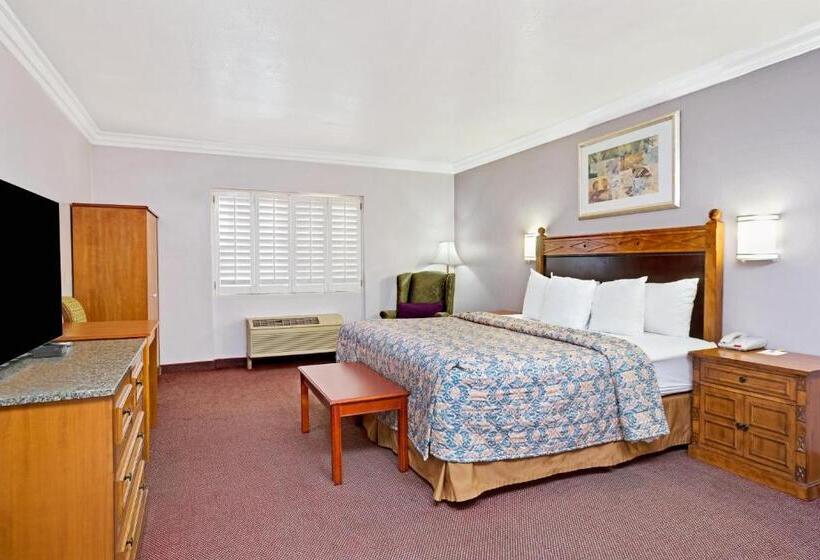 Люкс Кровать Кинг, Days Inn By Wyndham West Covina