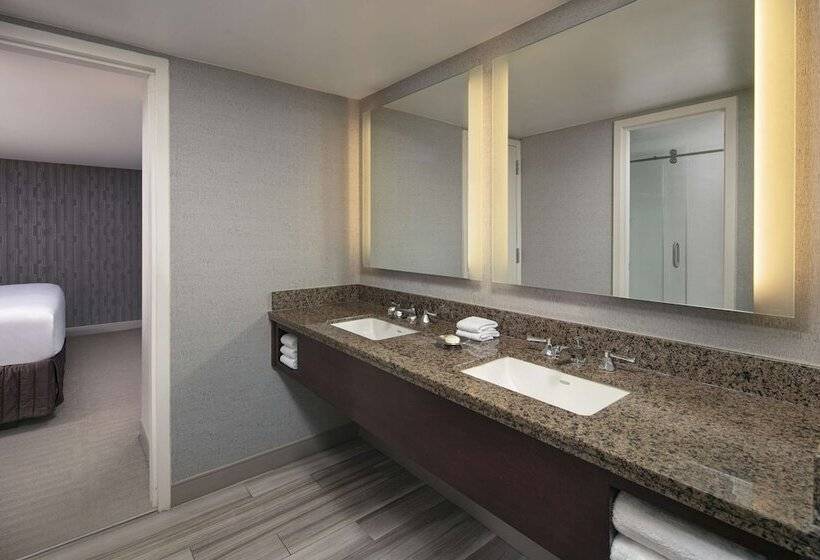 스위트, Sonesta Charlotte Lower South End