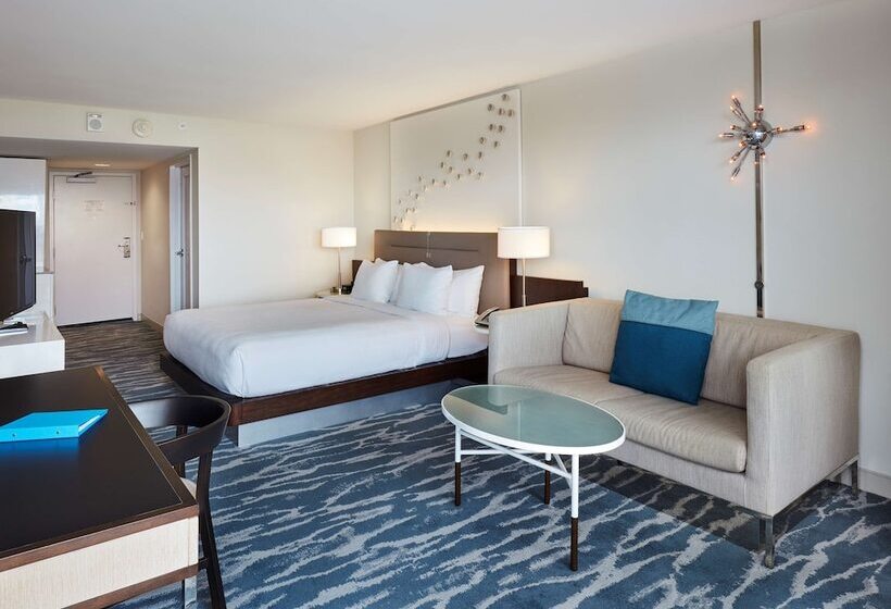 חדר סטנדרט מיטה זוגית עם נוף, Waterstone Resort & Marina Boca Raton, Curio Collection By Hilton