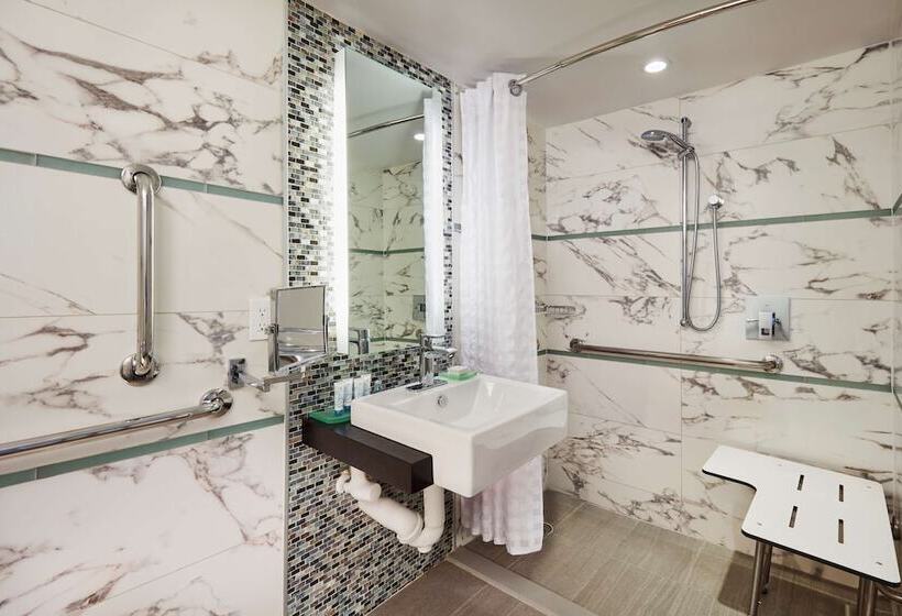 חדר סטנדרט שתי מיטות זוגיות, Waterstone Resort & Marina Boca Raton, Curio Collection By Hilton