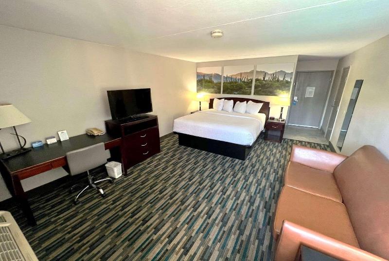 스탠다드 룸 킹사이즈 침대, Days Inn & Suites By Wyndham Mesa Near Phoenix