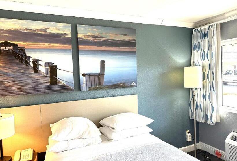 Номер Стандарт 2 Двуспальные Кровати, Days Inn By Wyndham Pensacola  Historic Downtown