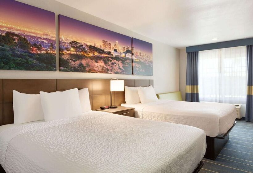 Chambre Deluxe, Days Inn & Suites By Wyndham Anaheim At Disneyland Park