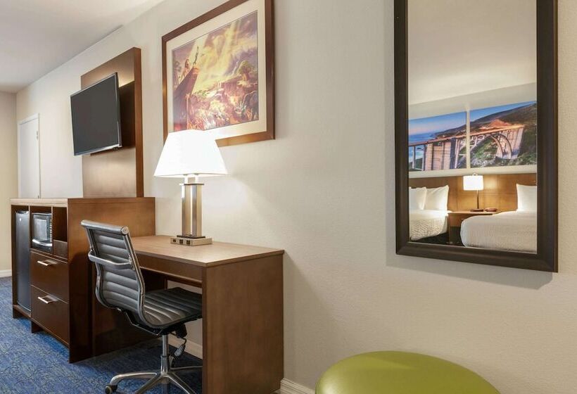 Studio Standard, Days Inn & Suites By Wyndham Anaheim At Disneyland Park