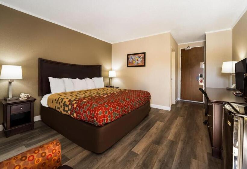 Номер Стандарт Кровать Кинг Адаптированный для Инвалидов, Econo Lodge   Perry National Fair Ground Area