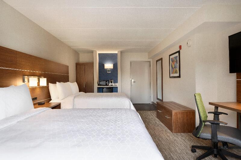 残疾人使用的带特大床的标准间, Holiday Inn Express   Plattsburgh, An Ihg