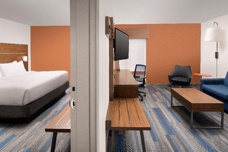 장애인을 위한 스위트, Holiday Inn Express & Suites College Park   University Area, An Ihg