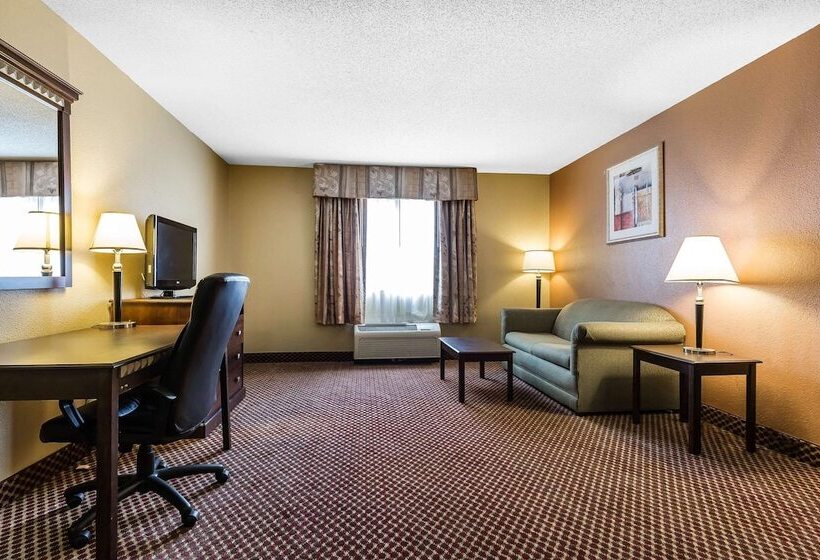 キングサイズベッドのスイートルーム, Quality Inn & Suites Bloomington University Area