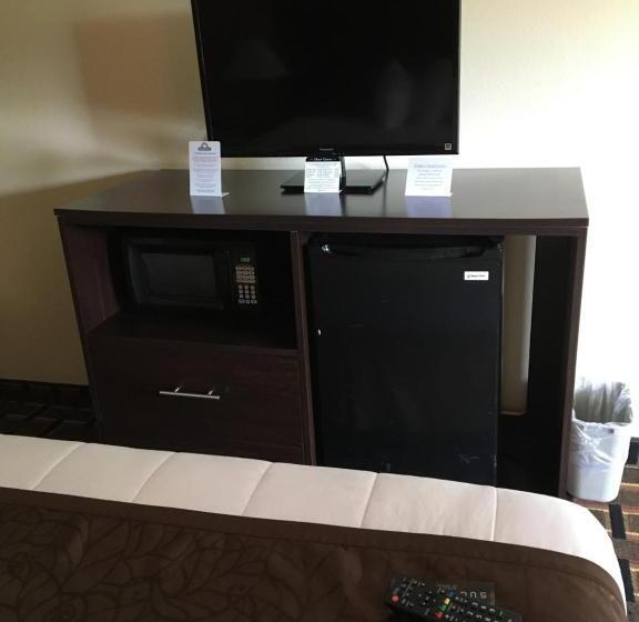 Номер Стандарт Кровать Кинг Адаптированный для Инвалидов, Days Inn By Wyndham Brooksville