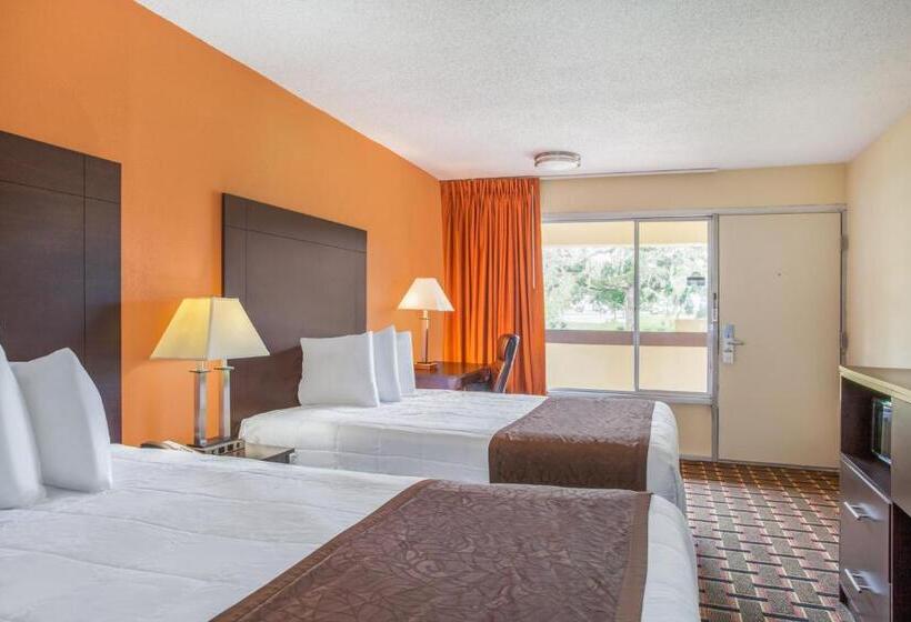 Номер Deluxe, Days Inn By Wyndham Brooksville