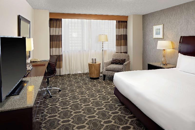 חדר סטנדרט עם מיטת קינג, Doubletree By Hilton Tulsa Downtown