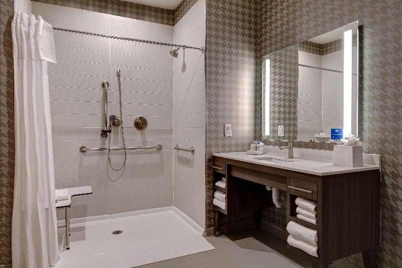 스위트, Embassy Suites By Hilton Crystal City National Airport