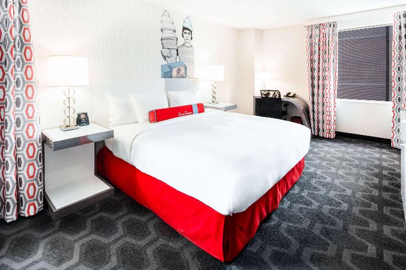 Номер Deluxe Кровать Кинг, The Curtis Denver  A Doubletree By Hilton