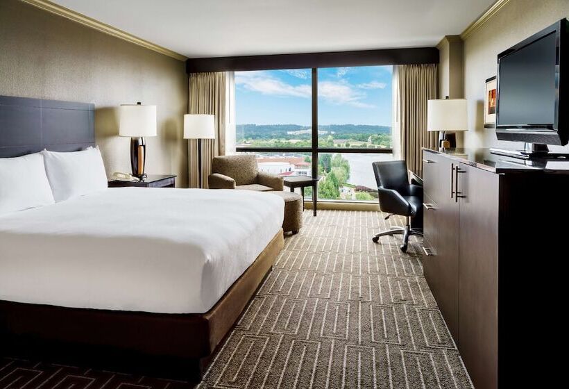 Номер Deluxe, Hilton Charlotte University Place