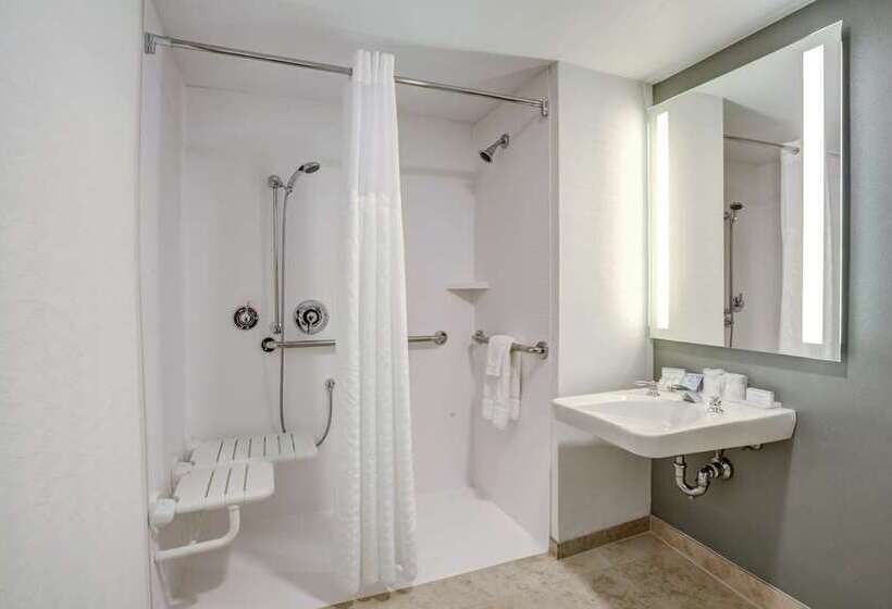 Стандартный Номер Кровать Кинг, Hilton Charlotte University Place