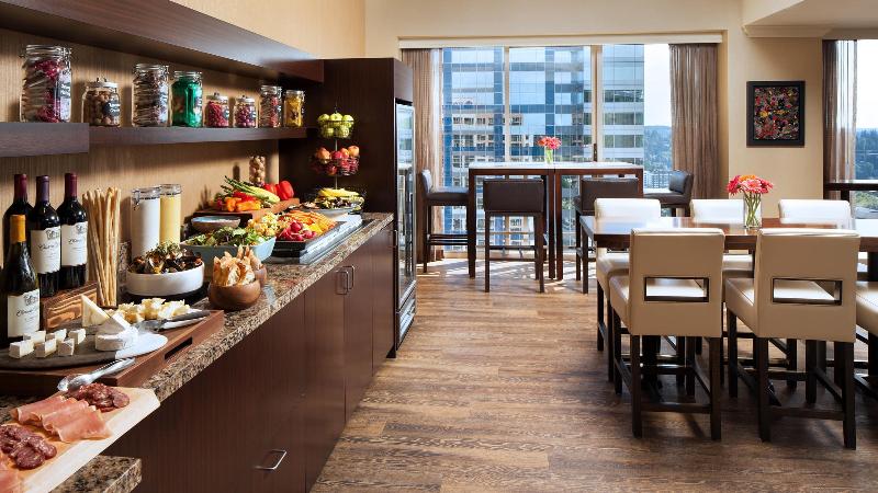 Номер Клуб, Hyatt Regency Bellevue