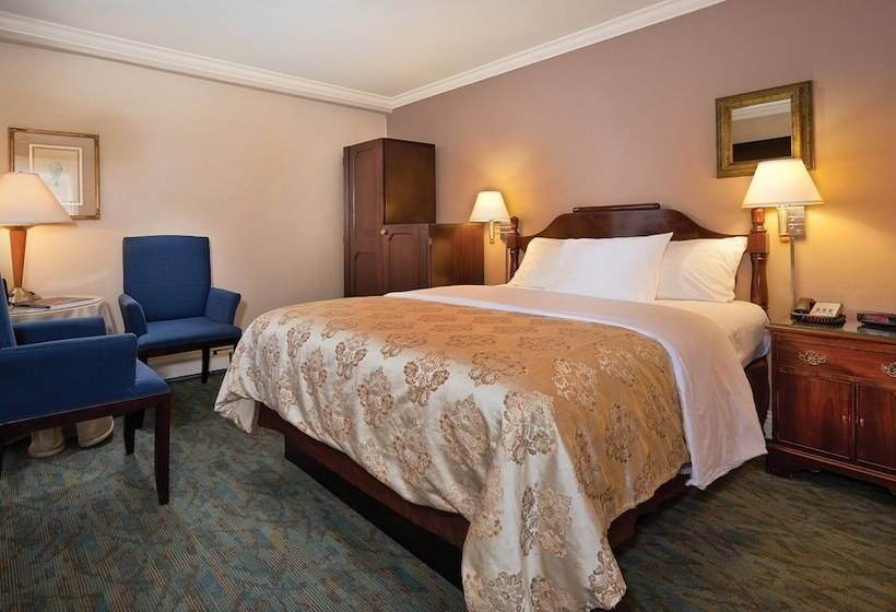 Superior Suite, Inn At The Opera