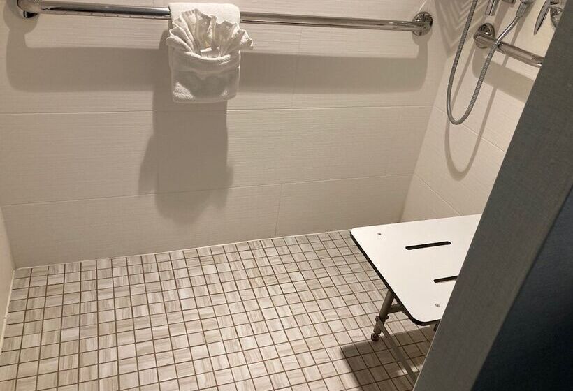 장애인을 위한 스위트, Crowne Plaza Ventura Beach, An Ihg