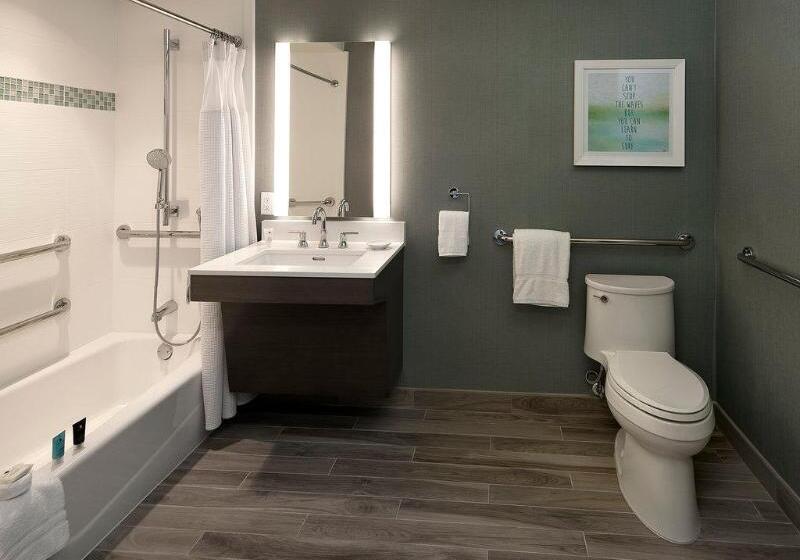 장애인을 위한 스탠다드 룸, Crowne Plaza Ventura Beach, An Ihg