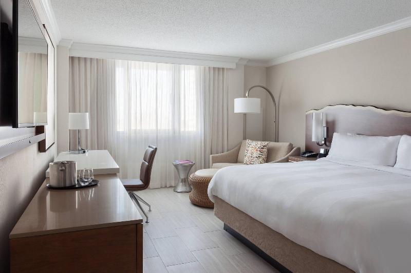 キングサイズベッドのスイートルーム, Fort Lauderdale Marriott Harbor Beach Resort & Spa