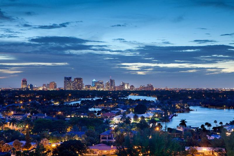 キングサイズベッドのスイートルーム, Fort Lauderdale Marriott Harbor Beach Resort & Spa