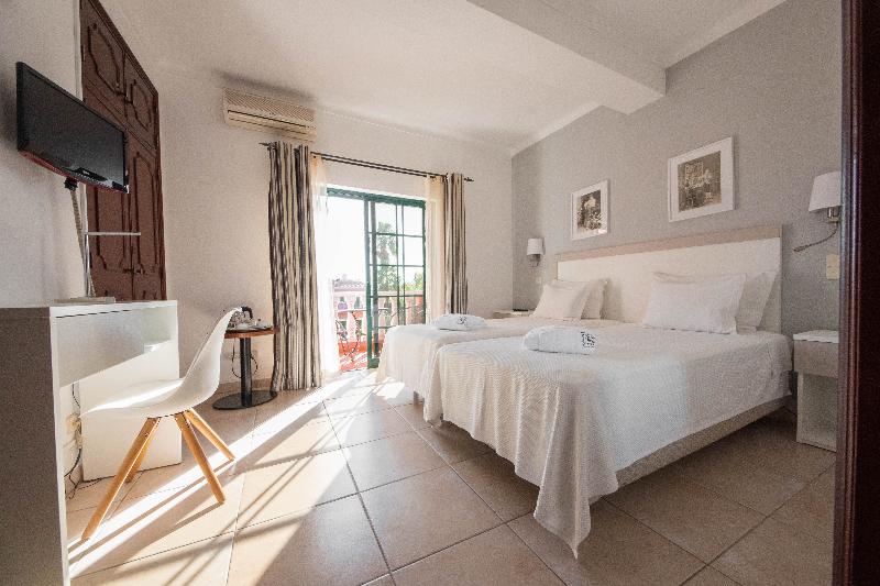 Quarto Estandar, Hilton Anatole