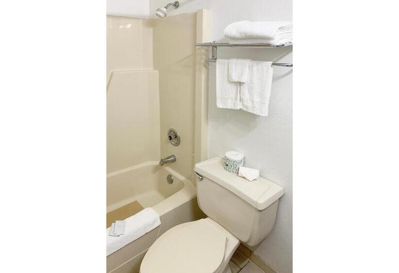Номер Стандарт, Lakeview Inn