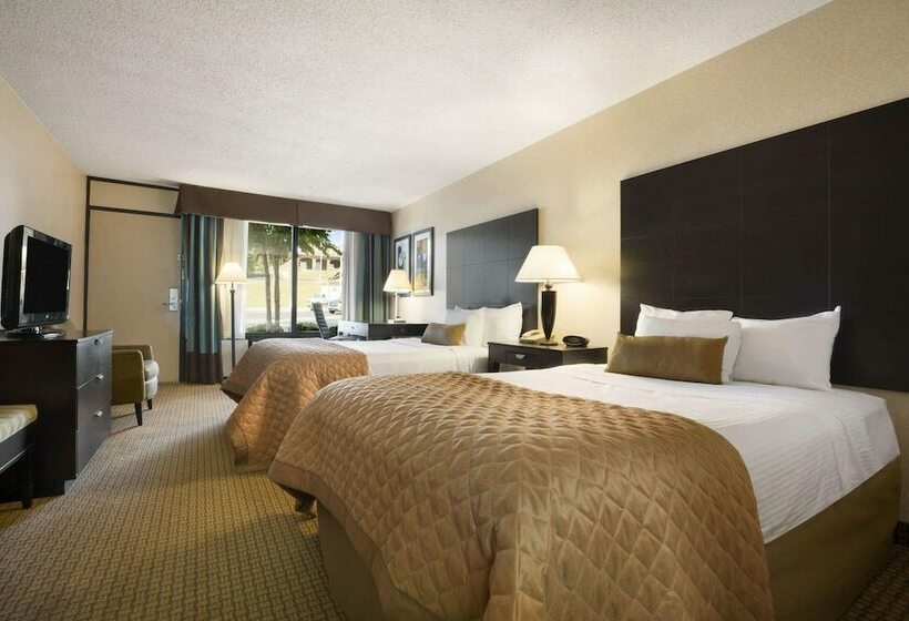 스탠다드 룸 더블 침대 2개, Wyndham Garden Lake Guntersville