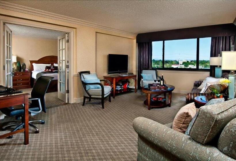 이그제큐티브 스위트, Crowne Plaza Hotel Portland Downtown Convention Center, An Ihg
