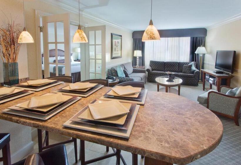 이그제큐티브 스위트, Crowne Plaza Hotel Portland Downtown Convention Center, An Ihg