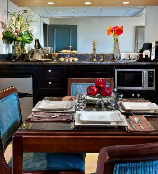 이그제큐티브 스위트, Crowne Plaza Hotel Portland Downtown Convention Center, An Ihg