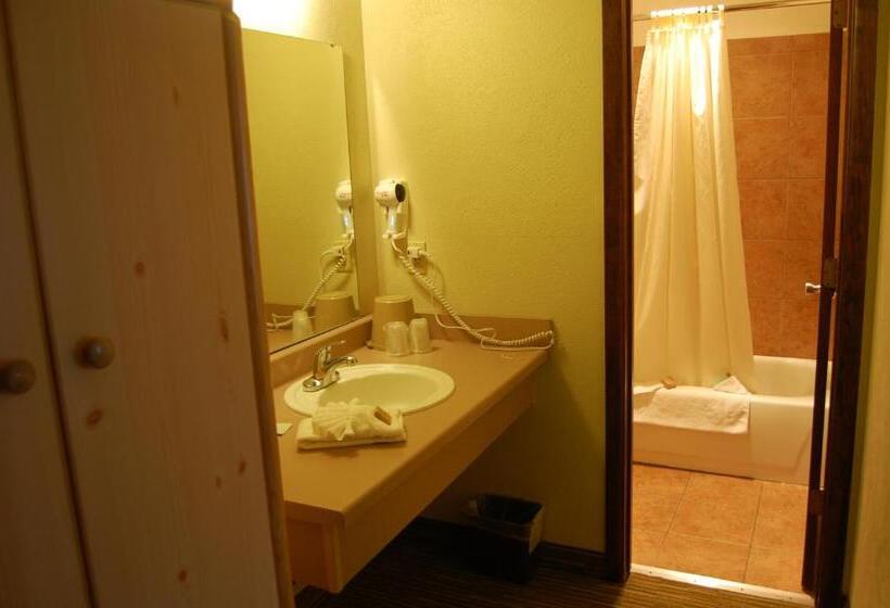 Студия Стандарт, Days Inn And Suites By Wyndham Downtown Missoulauniversity