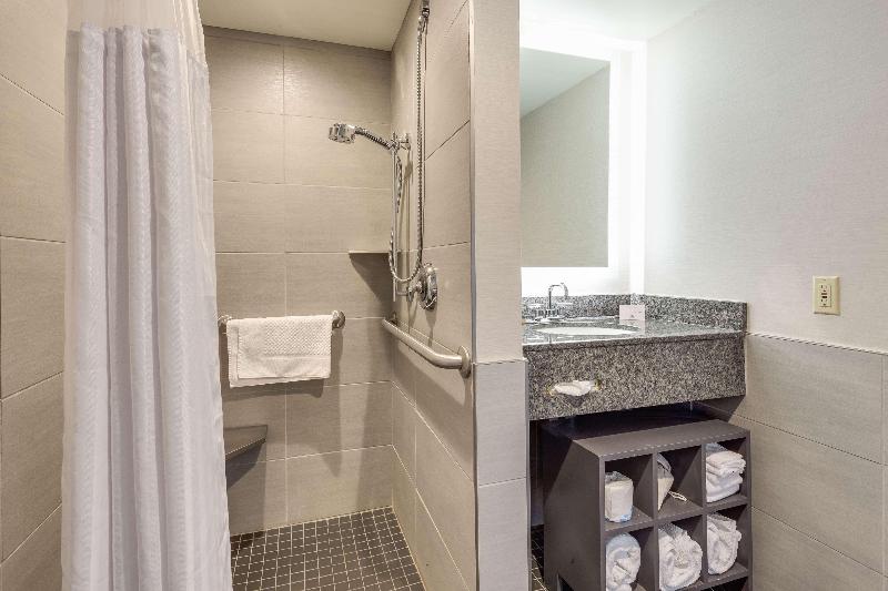 Номер Стандарт, Doubletree By Hilton Hotel Racine Harbourwalk