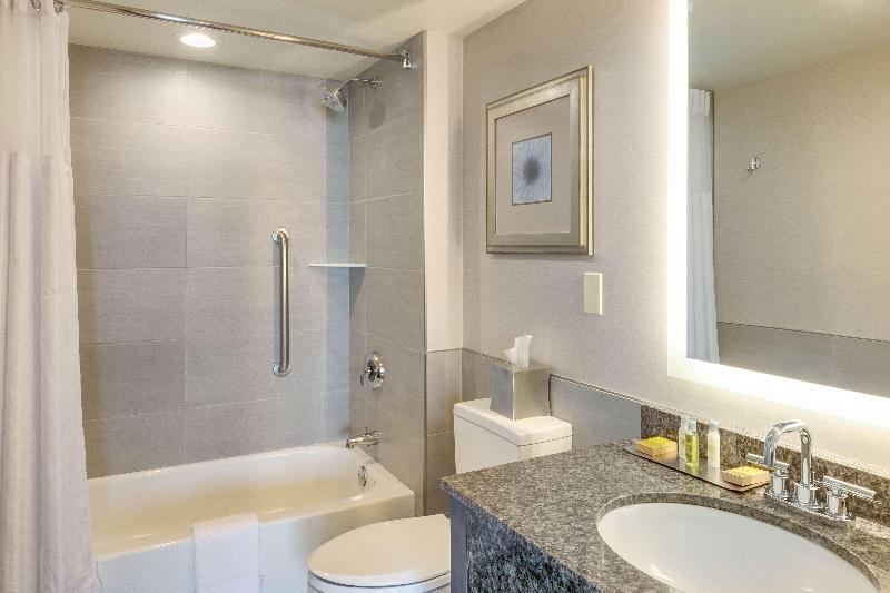 Полулюкс Кровать Кинг, Doubletree By Hilton Hotel Racine Harbourwalk