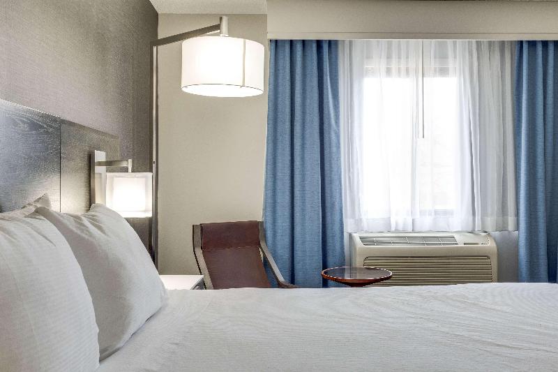 Стандартный Номер Кровать Кинг, Doubletree By Hilton Hotel Racine Harbourwalk